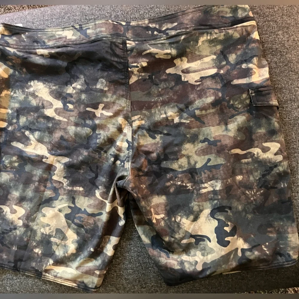 Volcom Mod-Tech Trunks - Picture 2 of 3